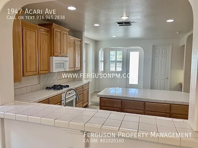 1947 Acari Ave — Photo 3