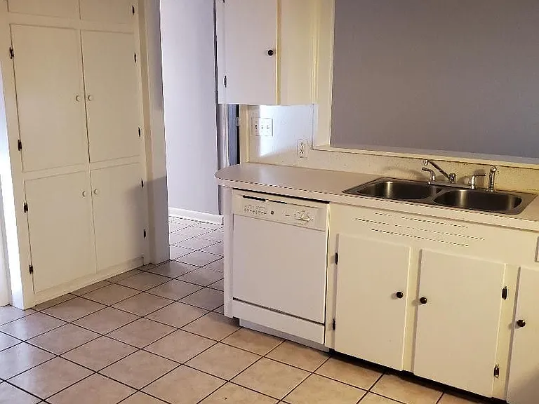 2505 Douglas Dr — Photo 7