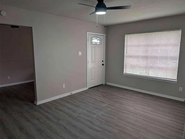 10922 Lockgate Ln — Photo 7