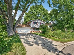 10704 Prescott Ct, Burnsville, MN 55337