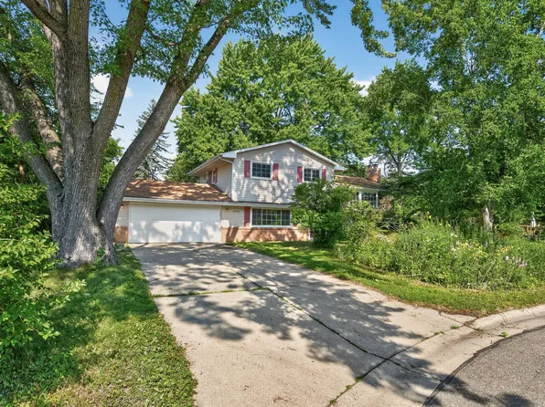 10704 Prescott Ct, Burnsville, MN 55337