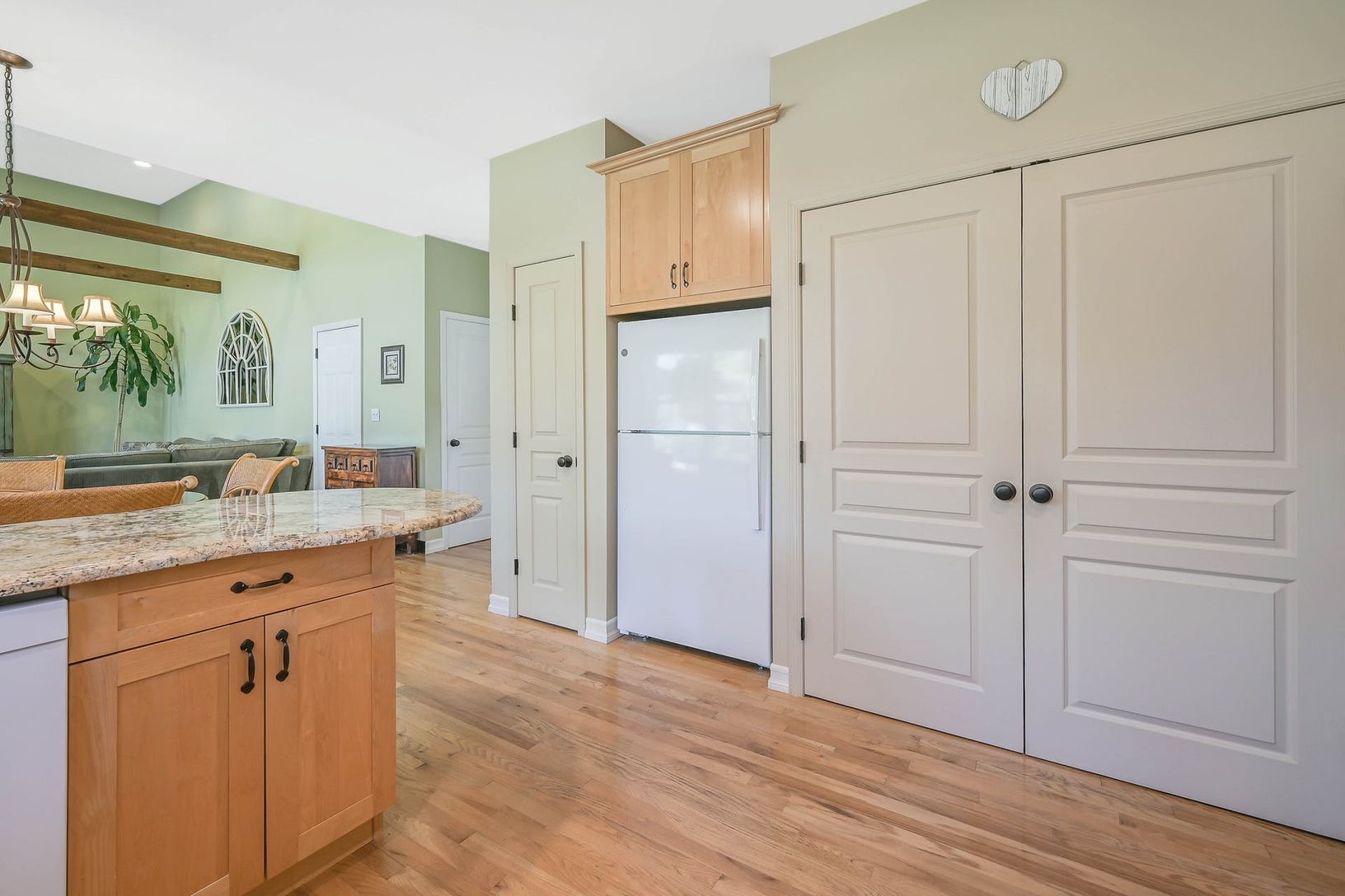  Kitchen Pantry & Laundry