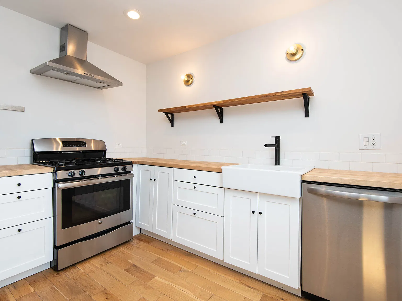 2 bed, 1000 sqft, $3,995 — Photo 3