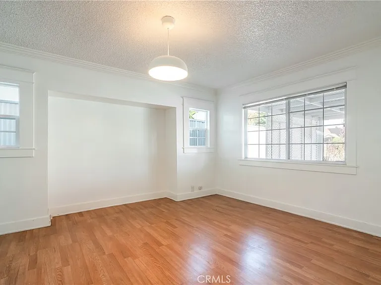 1125 N Heliotrope Dr — Photo 8