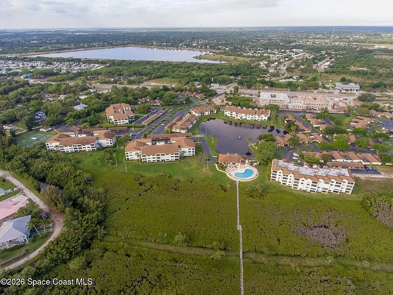 6240 Mirror Lake Dr #201 — Photo 14