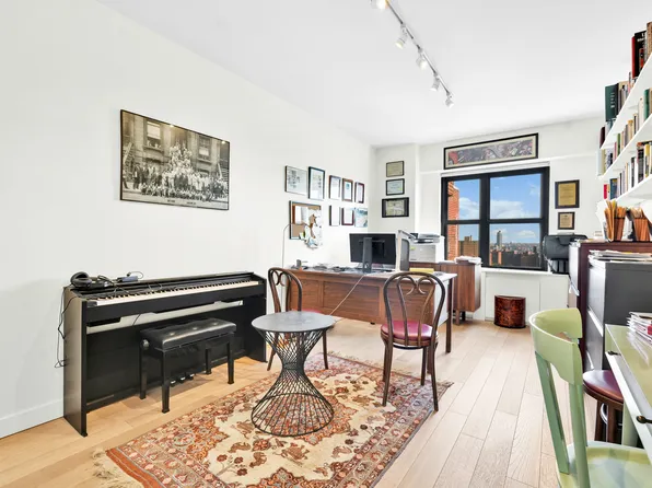 268 East Broadway image 22 of 38