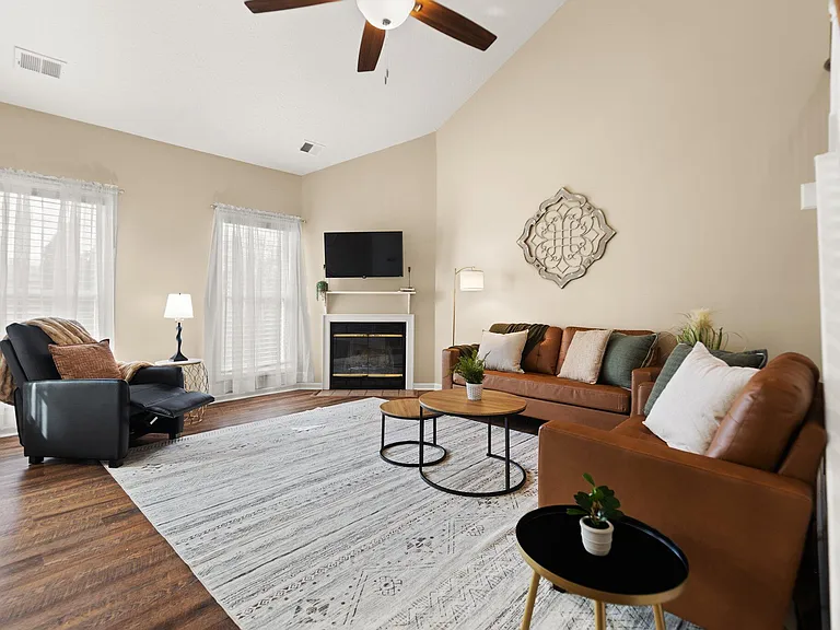 1409 Pleasant Ridge Dr — Photo 3