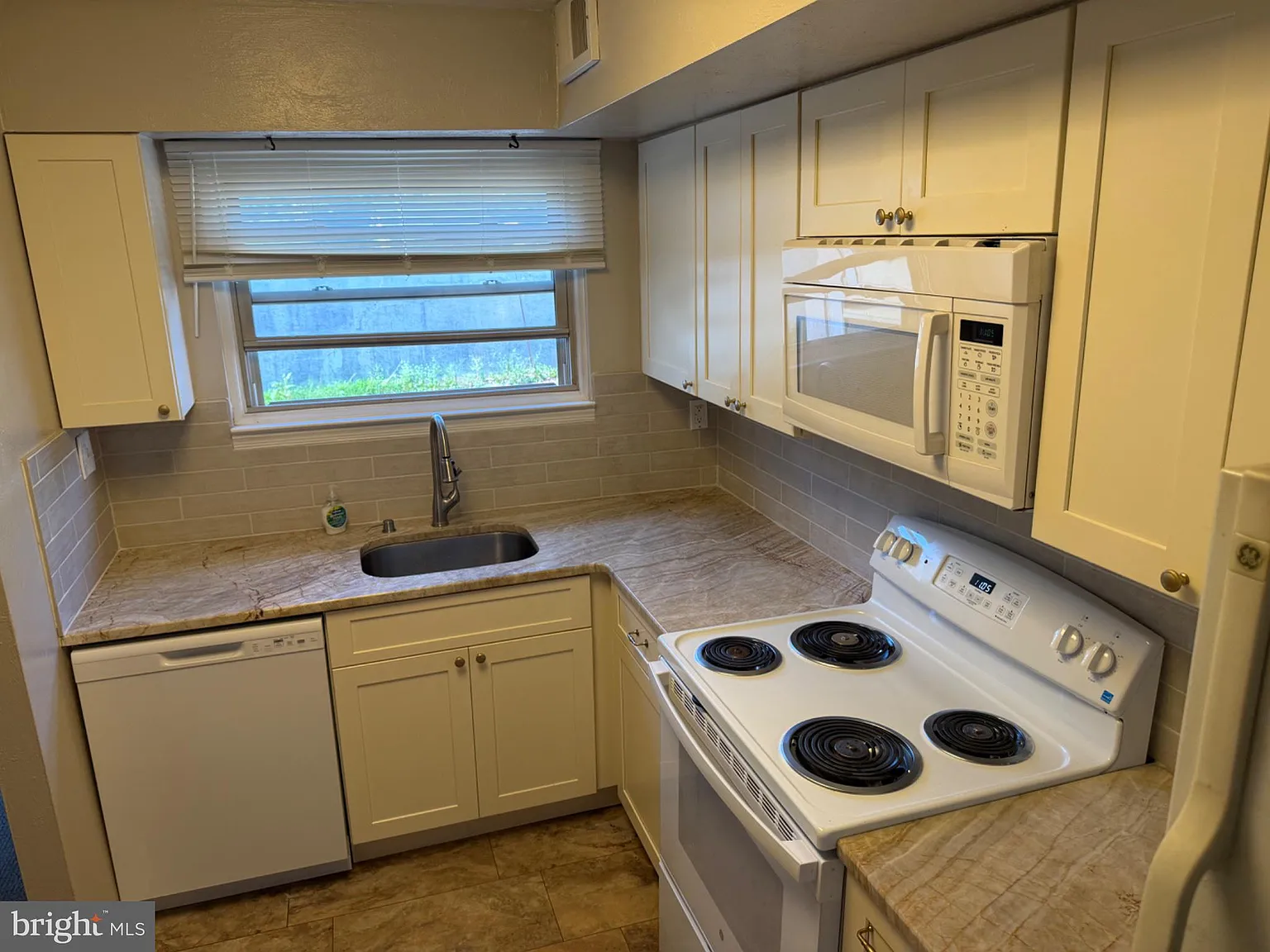 2 bed, 1.5 bath, 1175 sqft, $2,200 — Photo 4