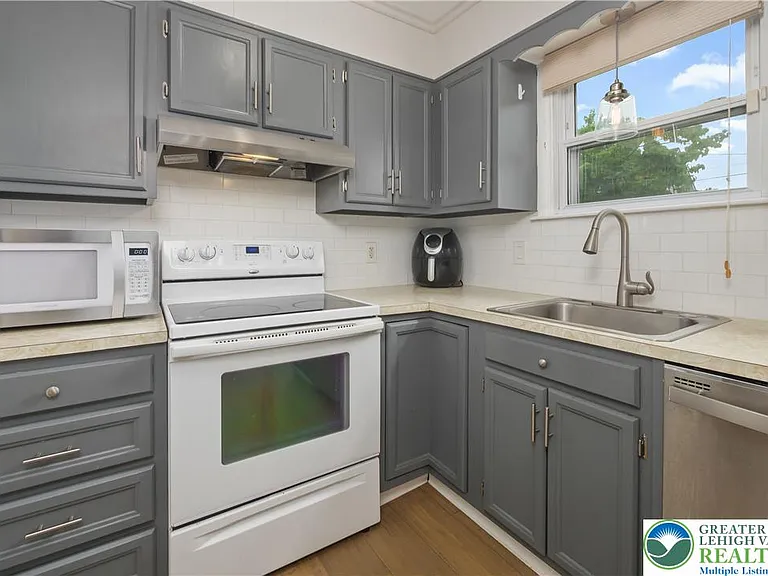 1527 Shipman St — Photo 5