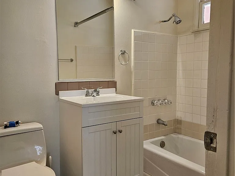 6907 White Oak Ave — Photo 27