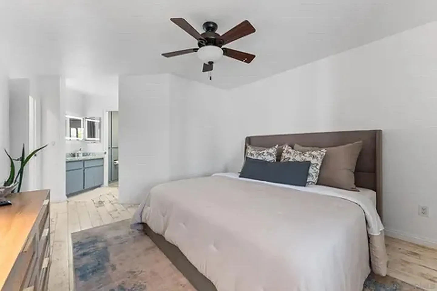 2 bed, 1093 sqft, $6,500 — Photo 4