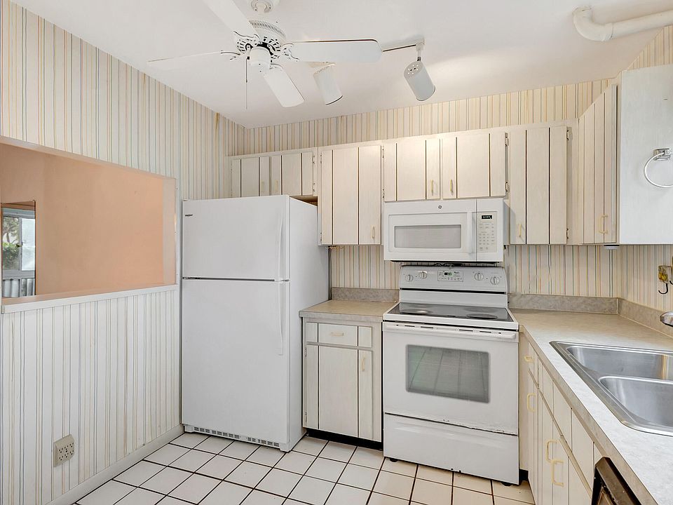 Boundbrook Thru Condominiums 2528 Boundbrook Dr S West Palm Beach FL