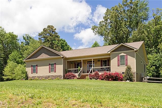 1st image of 28 Hilda Ln