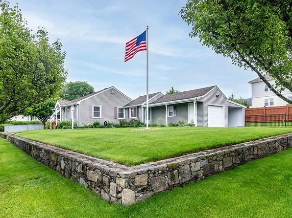 212 S Spruce St, East Providence, RI 02914