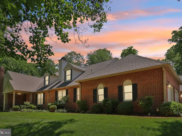 471 Windrow Clusters Dr, Moorestown, NJ 08057