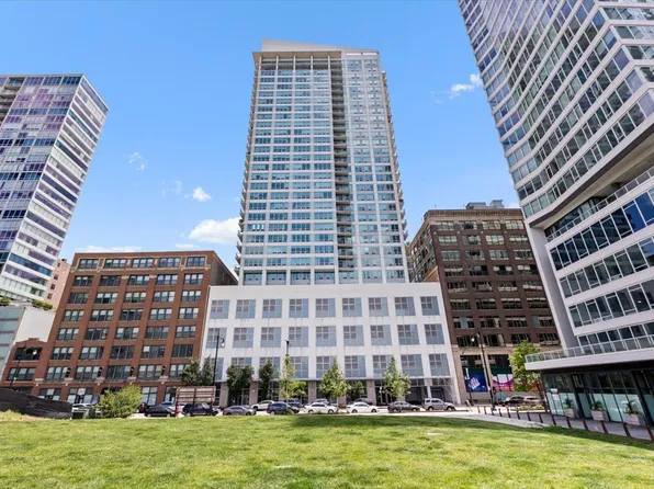 701 S Wells St APT 2005, Chicago, IL 60607