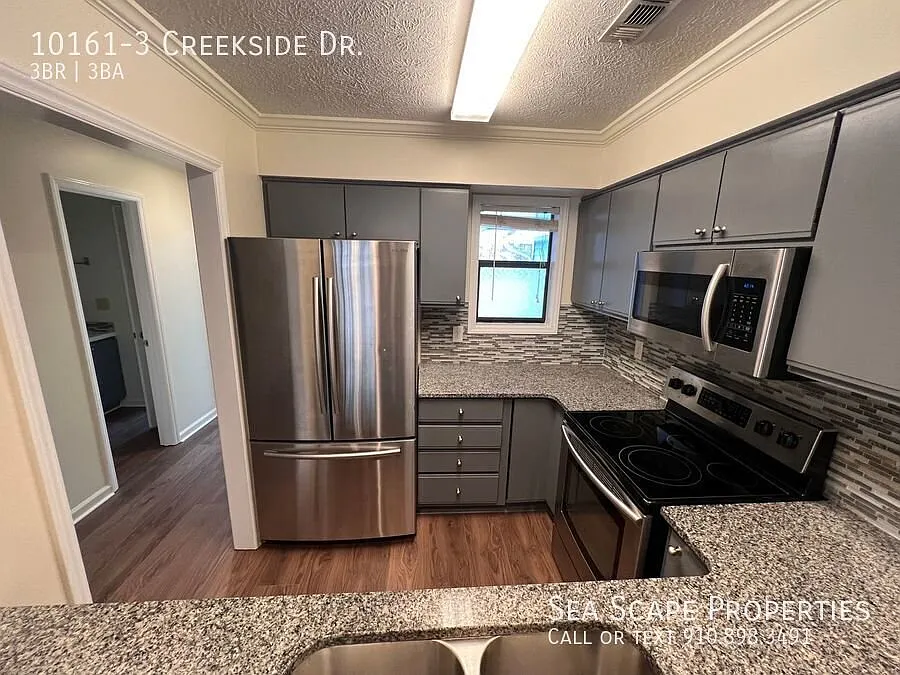 Pet-Friendly 3-Bedroom Townhome with Marsh Views and Private Baths — Photo 3