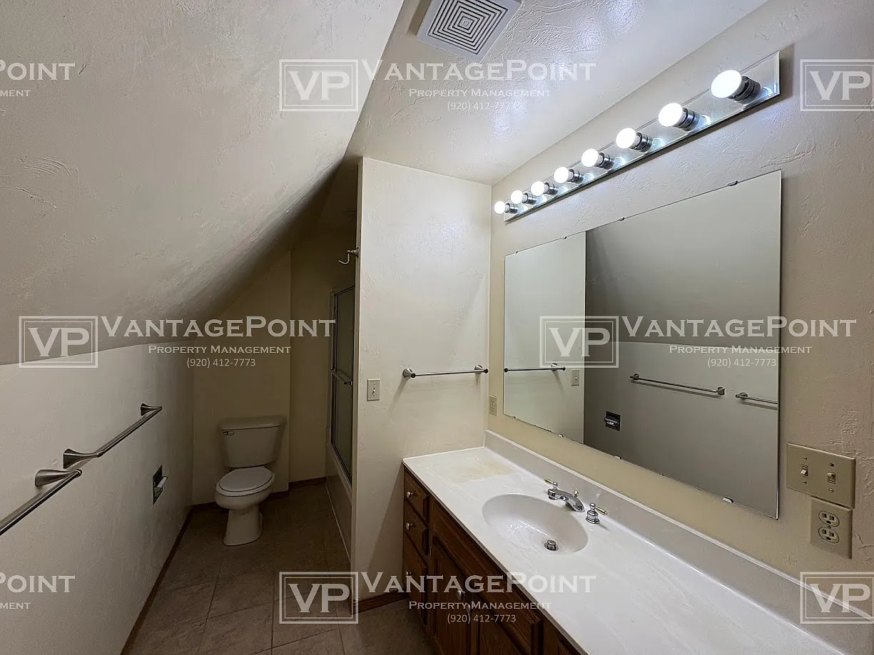 114 North Ontario Street - Upper — Photo 2
