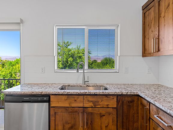 5th image of 435 N Stone Mountain Dr #20
