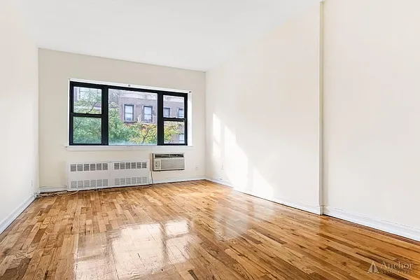 Rented by Anchor Associates | media 35