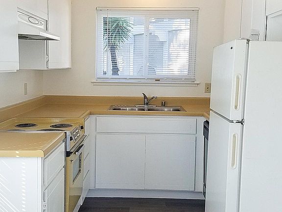 4th image of 1595 Brookvale Dr APT 1