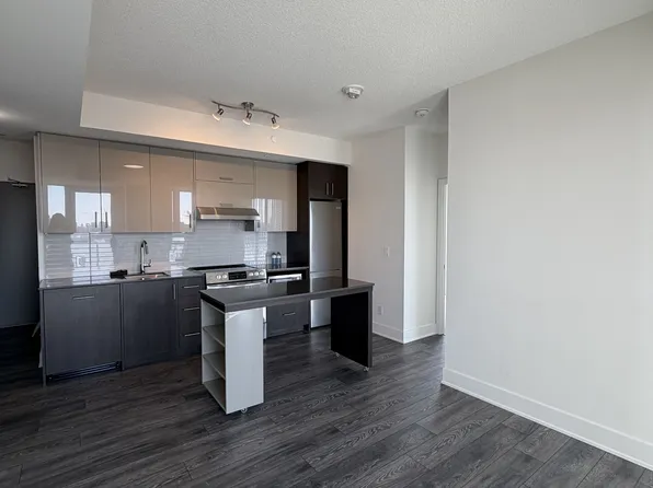 188 Fairview Mall Dr, Toronto, ON