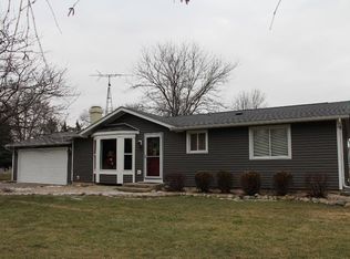 1009 E Robincrest Ln, Elkhorn, WI 53121