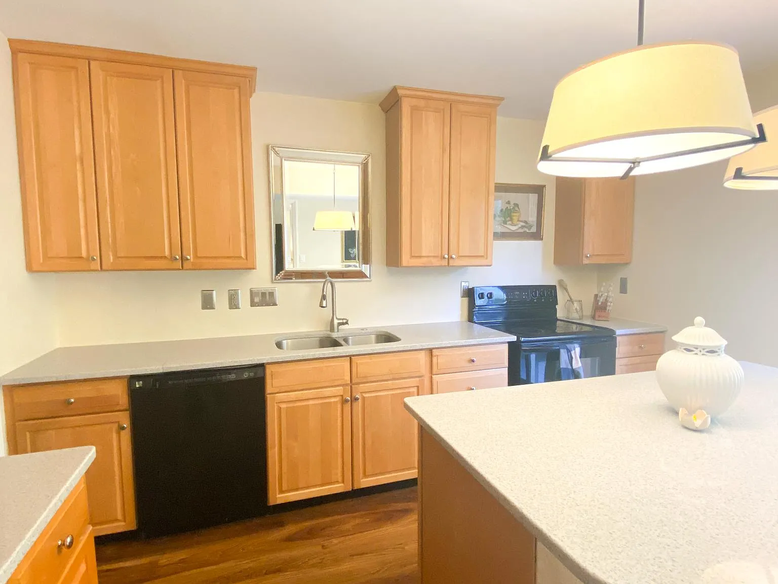 3 bed, 1.5 bath, 1408 sqft, $1,950 — Photo 4