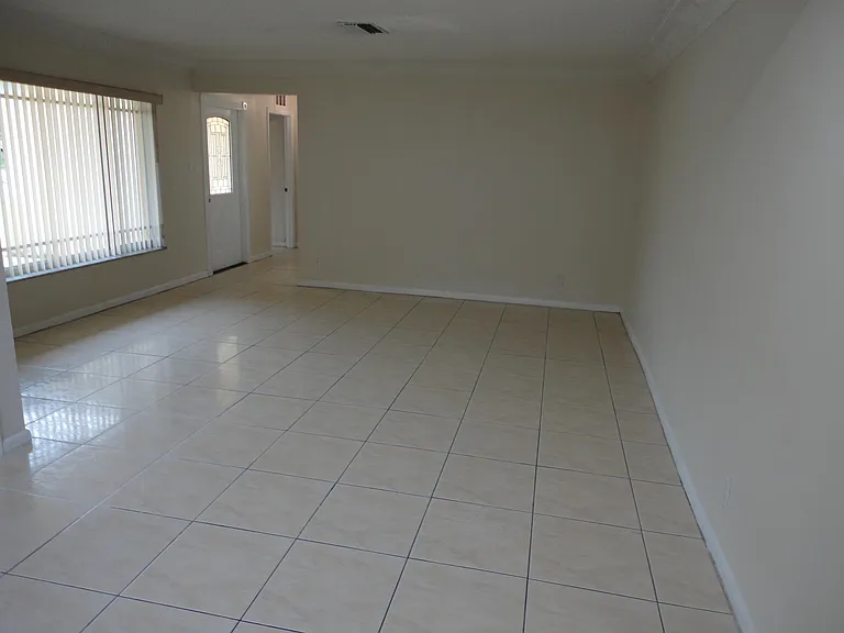 7814 NW 1st Ct — Photo 6
