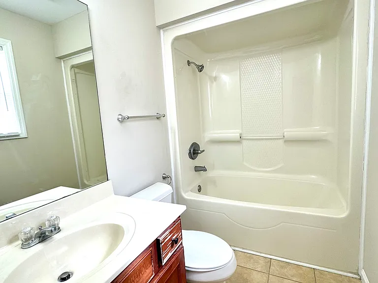 641 Hampton Way #B — Photo 18