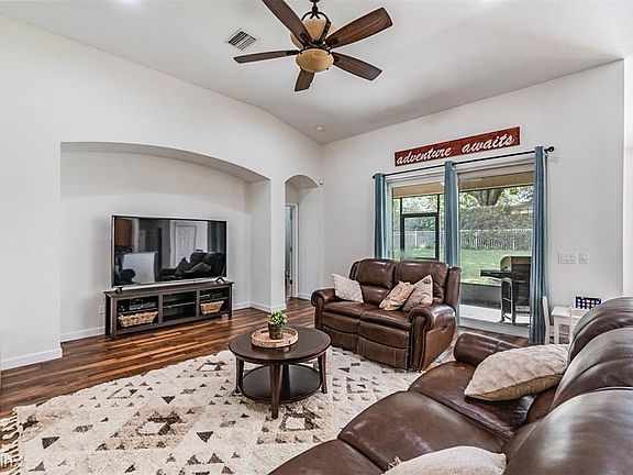 5th image of 11704 Holly Creek Dr