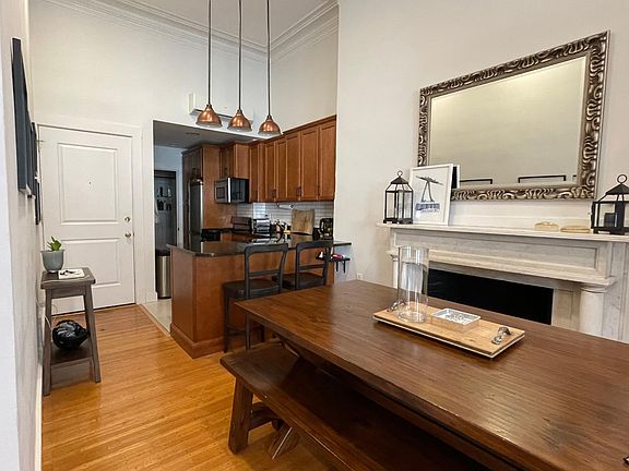 3rd image of 195 Beacon St