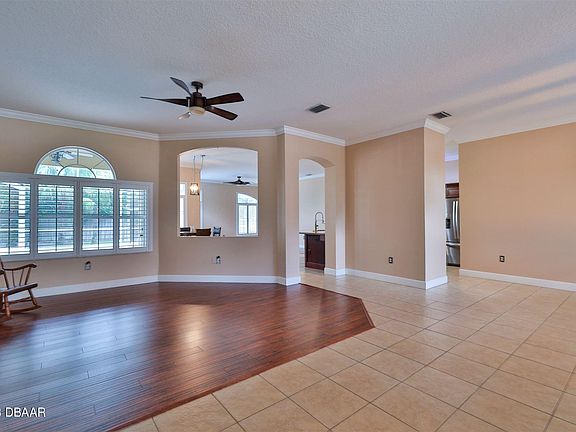 5th image of 6 Fox Cliff Way