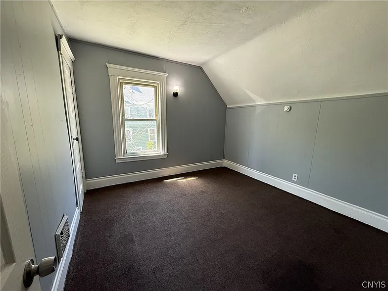 154 Seeley Ave — Photo 7