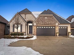 7981 Glacier Club Dr, Washington, MI 48094