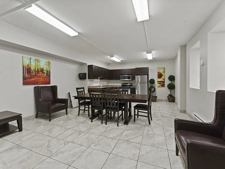 274 Giles Blvd W — Photo 20