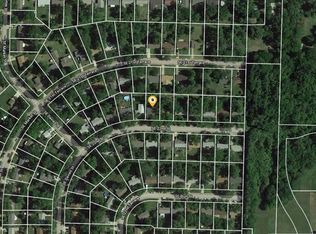 2208 SE 22nd St, Topeka, KS 66605