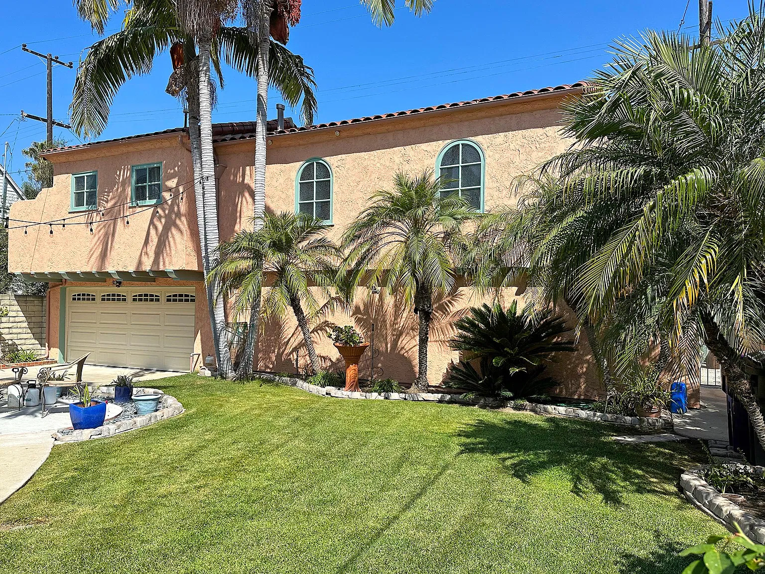 2 bed, 900 sqft, $3,200 — Photo 1