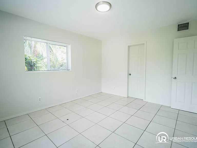 666 NE 80th St #6 — Photo 18