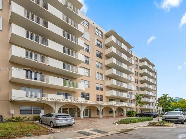 1455 N Treasure Dr APT 4D, North Bay Village, FL 33141