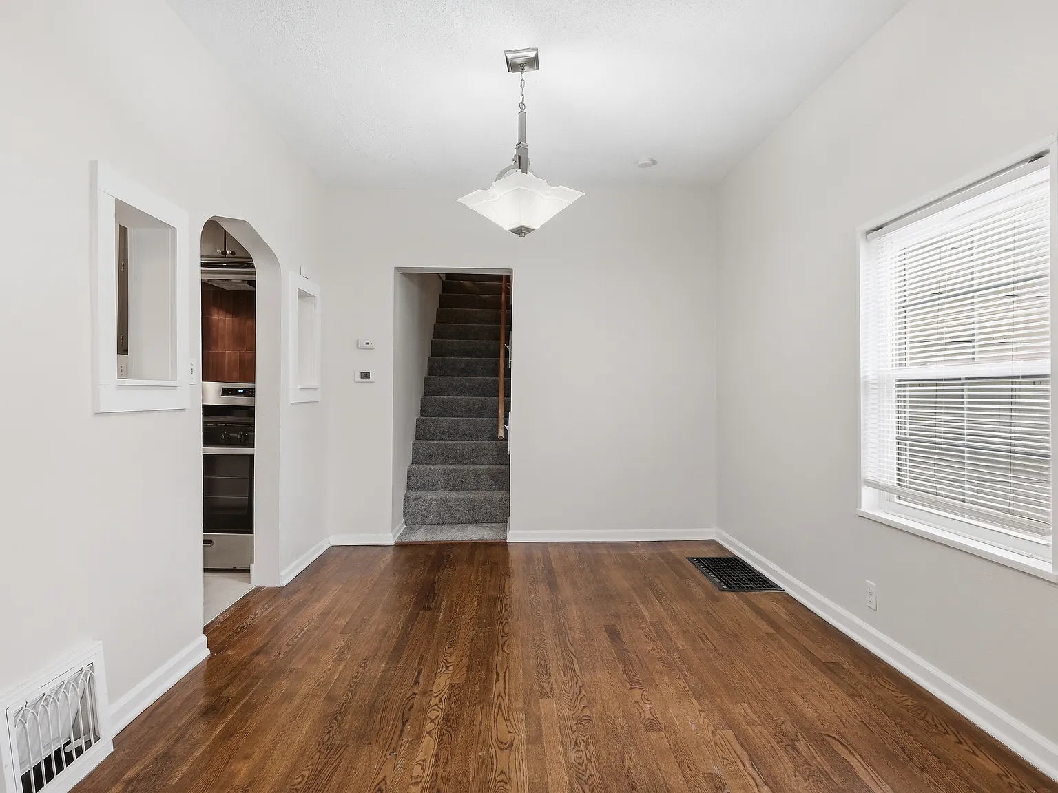 3 bed, 1643 sqft, $1,975 — Photo 3