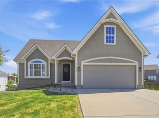 4405 SW Flintrock Dr, Lees Summit, MO 64082