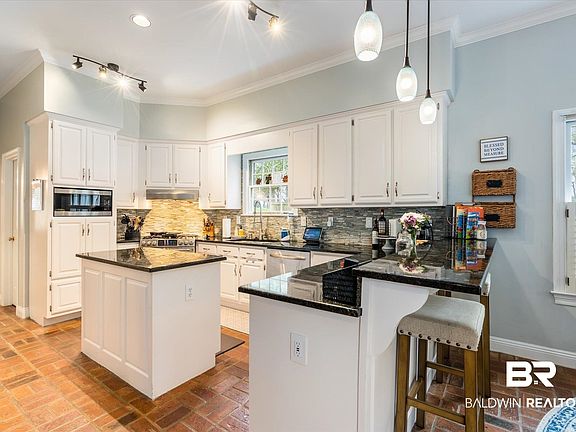 2nd image of 2850 Post Oak Cir