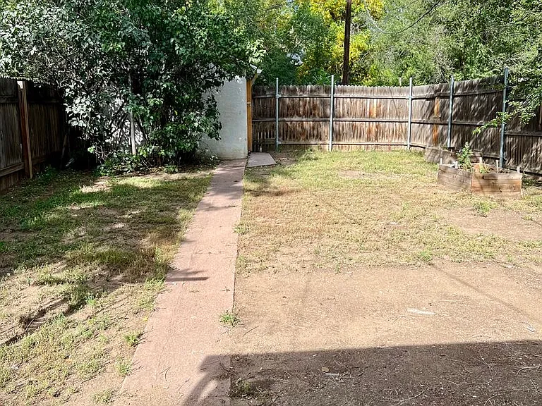 230 N Walnut St — Photo 14