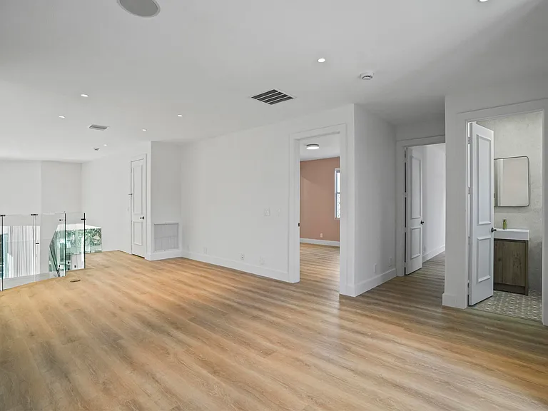 3201 E Stonebrook Cir — Photo 35