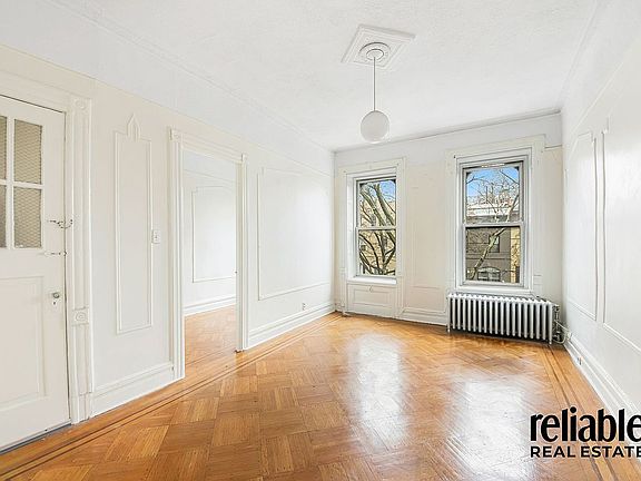 4th image of 529 Decatur St #1