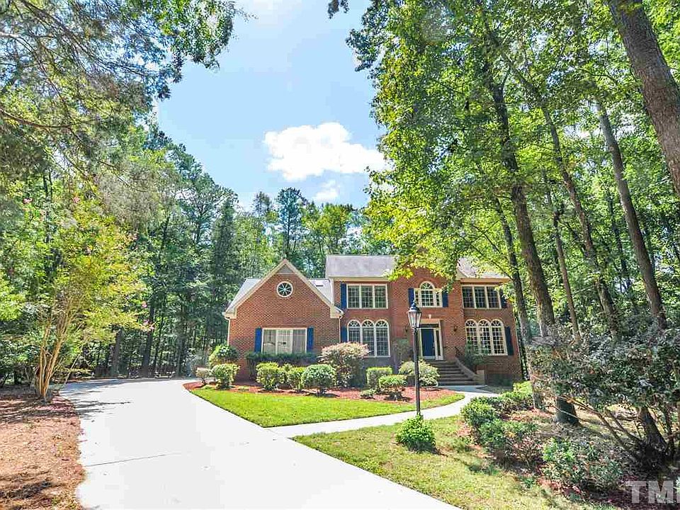 2nd image of 204 Woodleaf Dr
