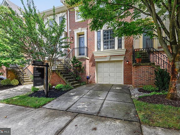 2nd image of 3919 Maximilian Ct