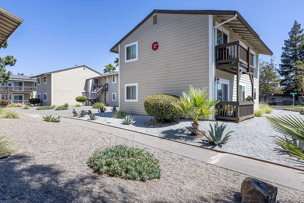 Cadena Apartments — Photo 1