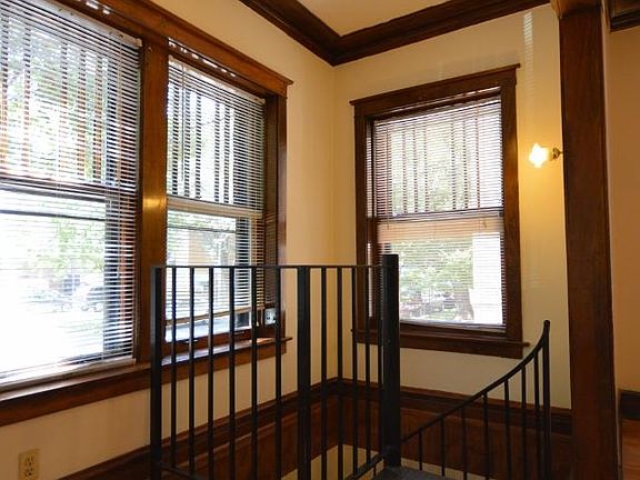 2nd image of 1342 W Waveland Ave #1